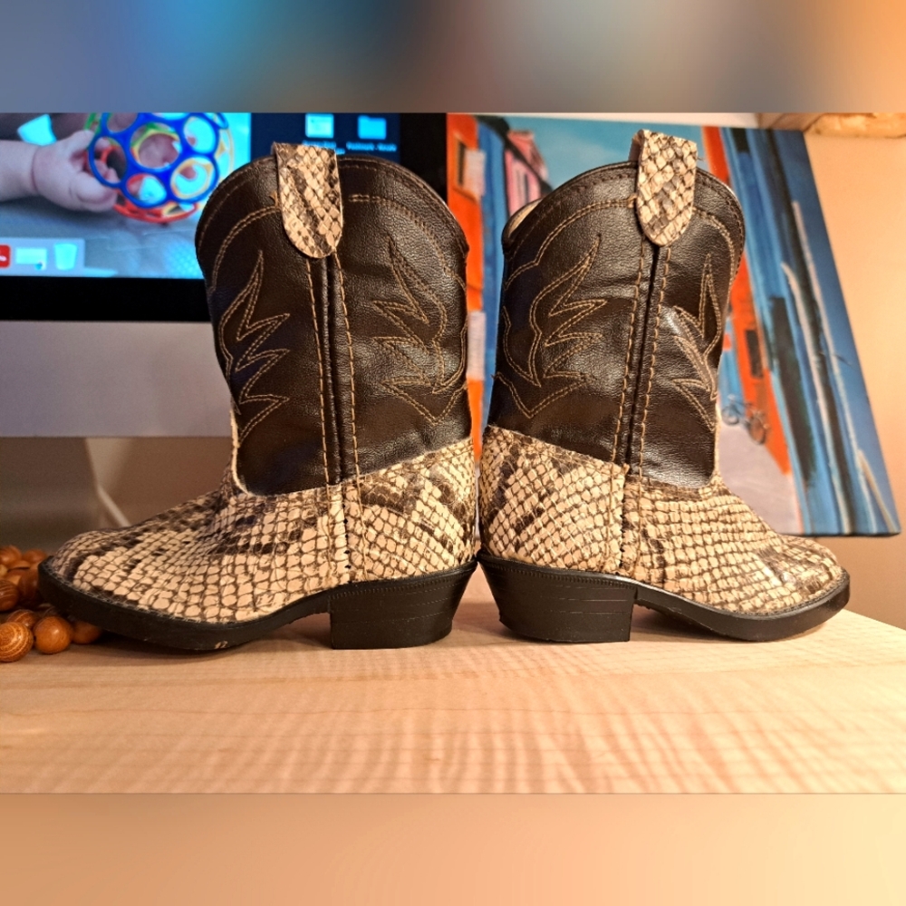 Adorable Bronco western baby boots, made in USA, brown,faux snake skin, size 4 D